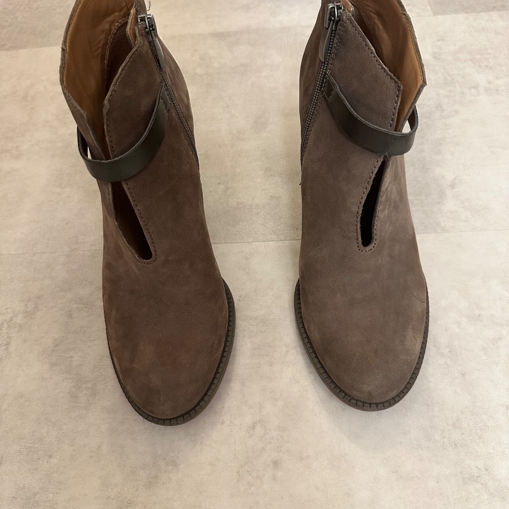 Women's Franco Sarto ankle boots taupe suede w/brown leather strap & zip SZ 9 - Picture 7 of 8